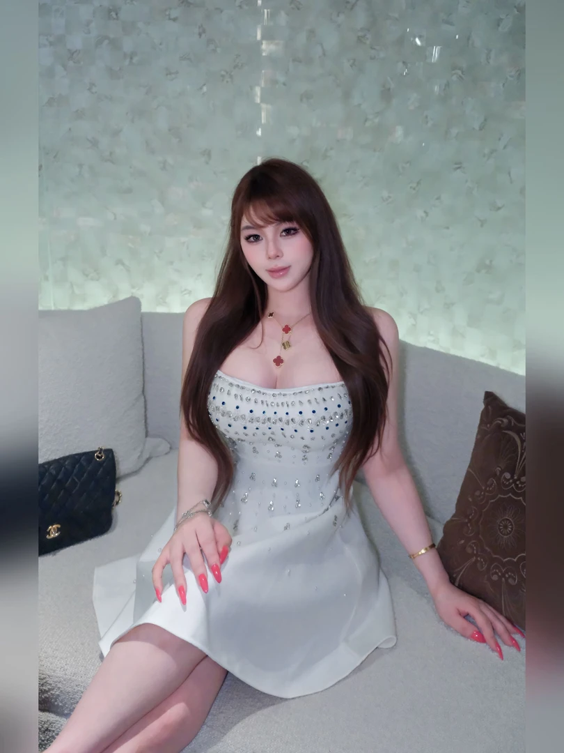 10/20 19:00 胖婷大码定制 新品上市「琥珀琉光」重工钉钻连衣裙