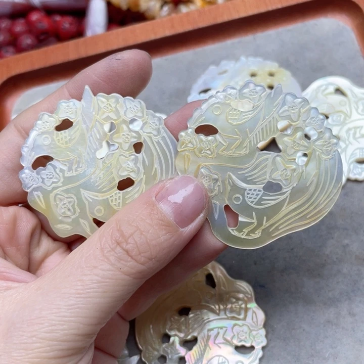 玛瑙/玉髓合金珠宝半成品2个黄金贝吊坠