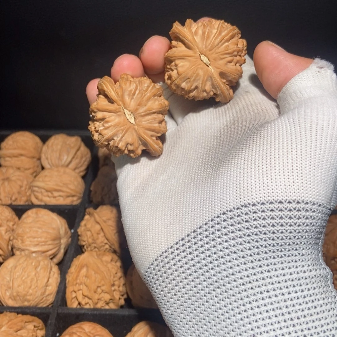 暴***傅文玩核桃吊坠白狮子