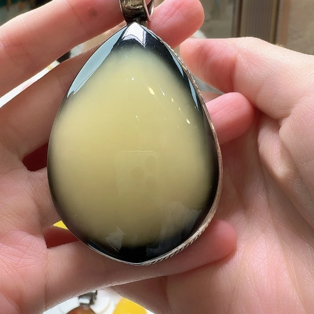琥珀未镶嵌颈饰吊坠