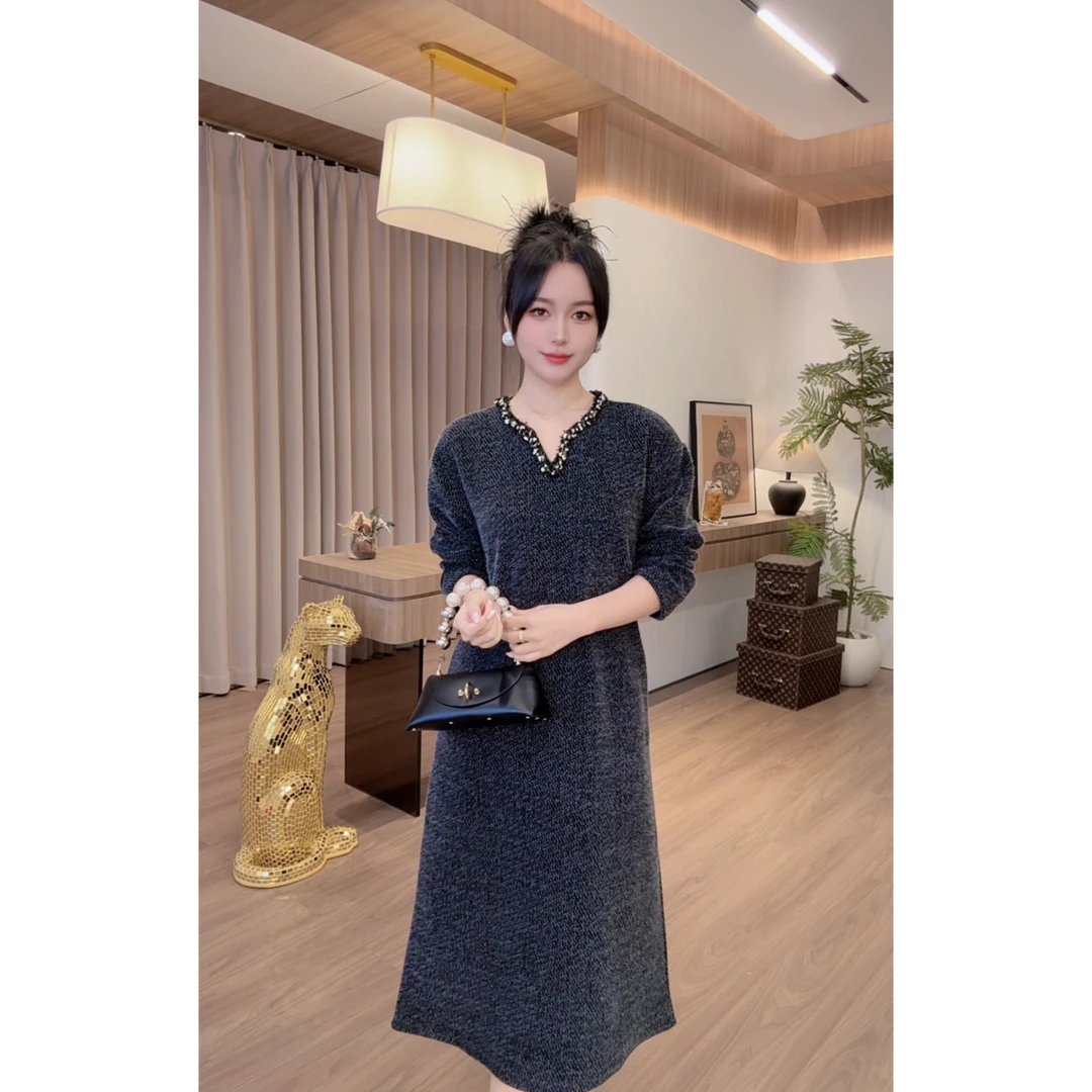 7320 鱼鱼严选秋冬上新法式轻熟风灰色V领高级显瘦气质大码连衣裙