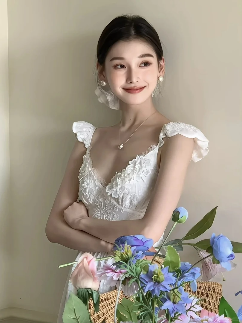 夏季新款法式复古温柔风蕾丝刺绣连衣裙女夏季新款收腰显瘦长裙子