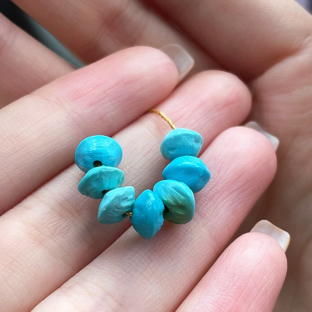 绿松石未镶嵌颈饰