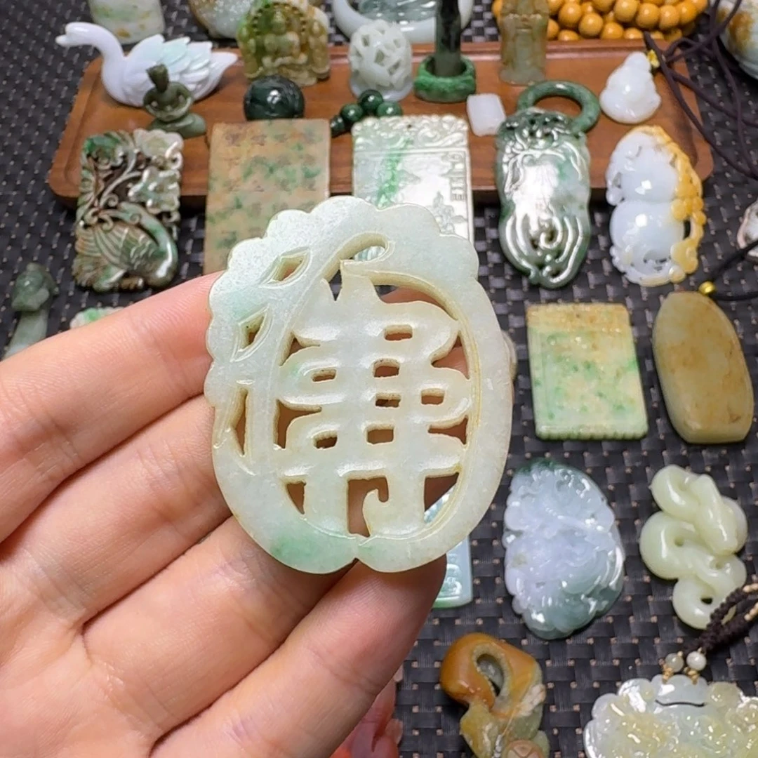 翡翠未镶嵌颈饰翡翠颈饰未镶嵌