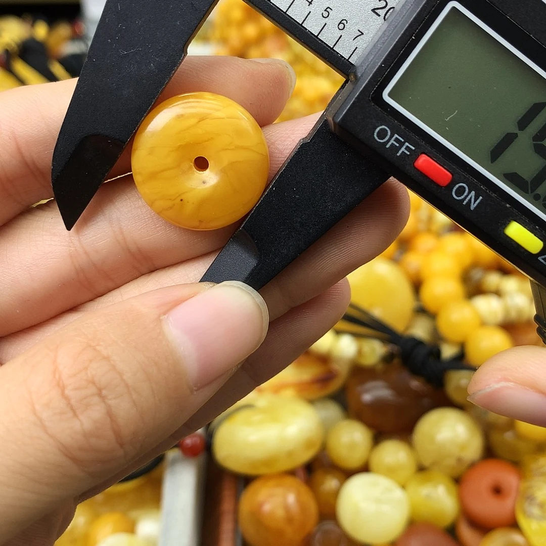 未镶嵌琥珀珠宝奇石