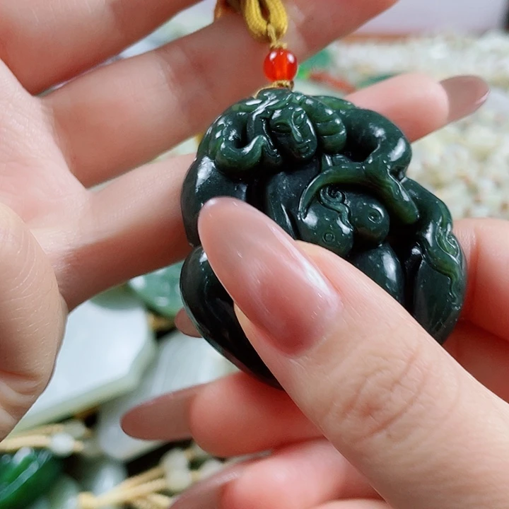 颈饰未镶嵌和田玉