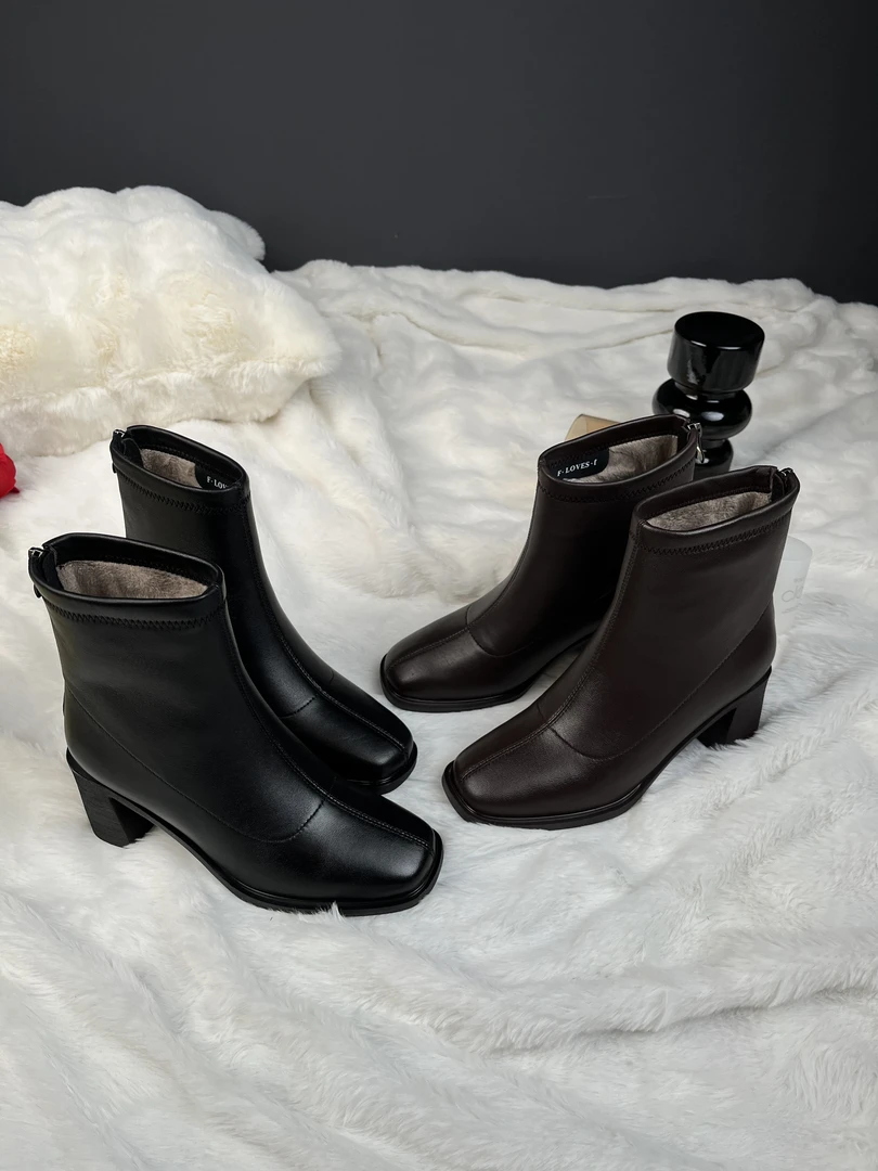 635-1粗跟胶粘黑色秋冬短靴方头加绒韩版女靴女防滑跟高6.5厘米