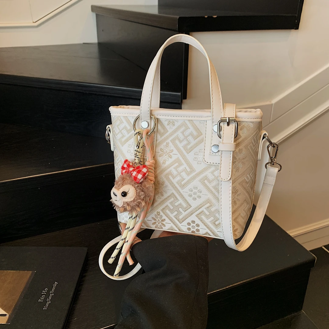 2025新款壮锦包包女款民族风万吉纹手提水桶包国风百搭单肩斜挎包