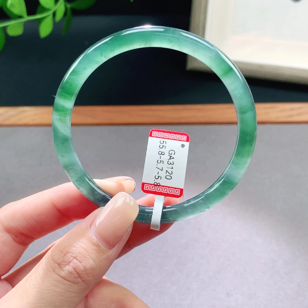 翡翠手镯未镶嵌天然翡翠