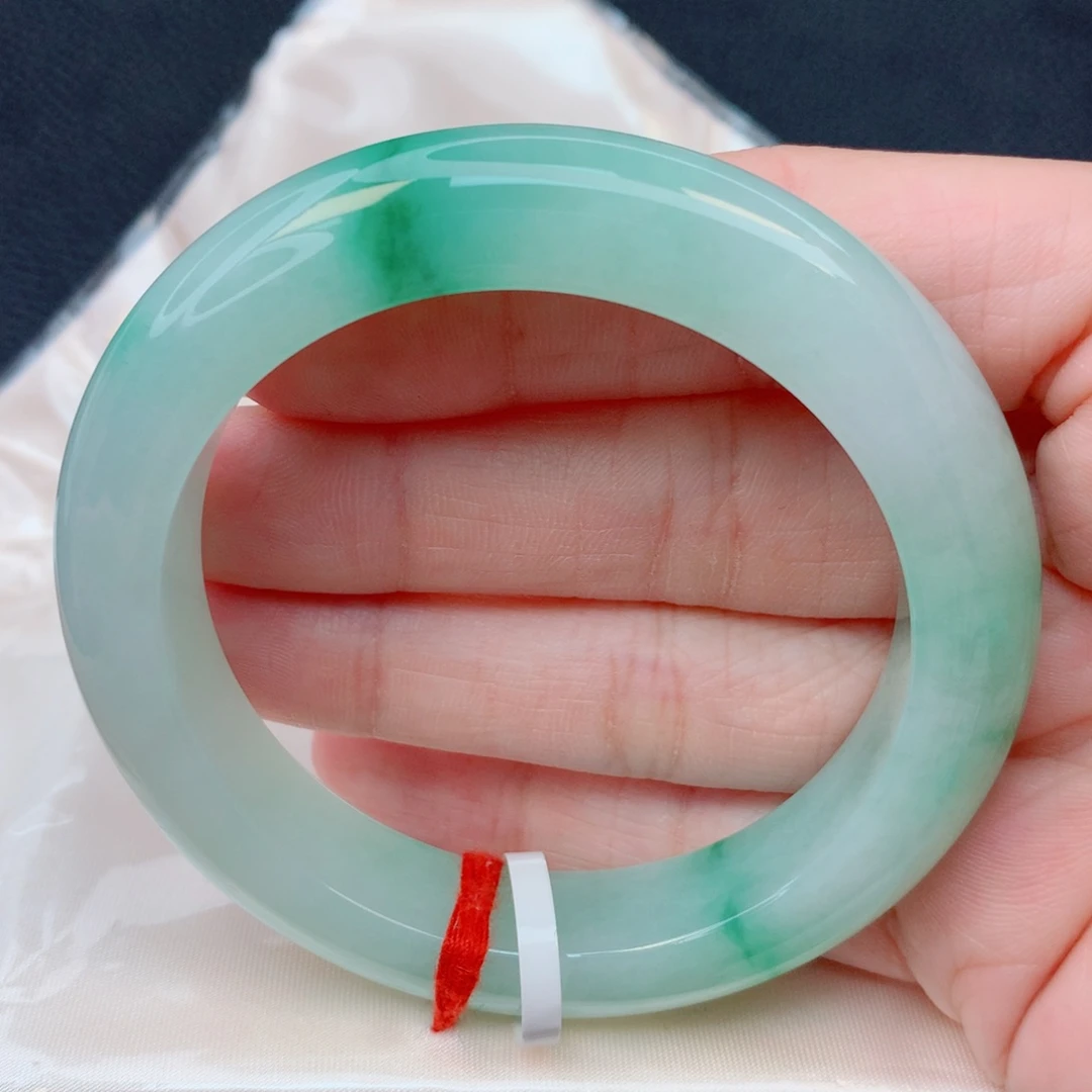 翡翠未镶嵌手镯53圈 绿底飘阳绿花窄条