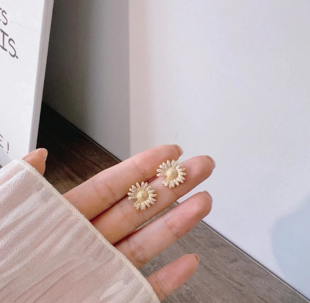 非金属合成锆石耳饰 小雏菊花耳钉女百搭时尚小众小巧可爱小清新