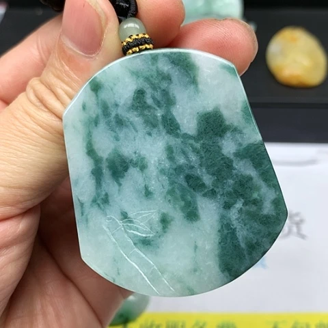 翡翠颈饰未镶嵌翡翠无事牌