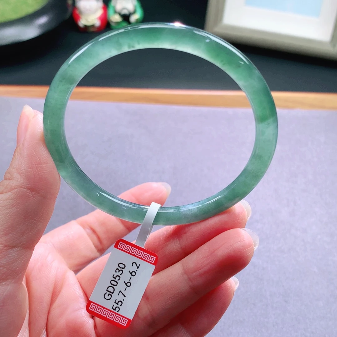 翡翠手镯未镶嵌天然翡翠手镯