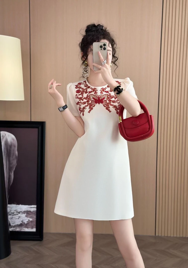 重工刺绣钉珠气质名媛夏季女性a字连衣裙5578