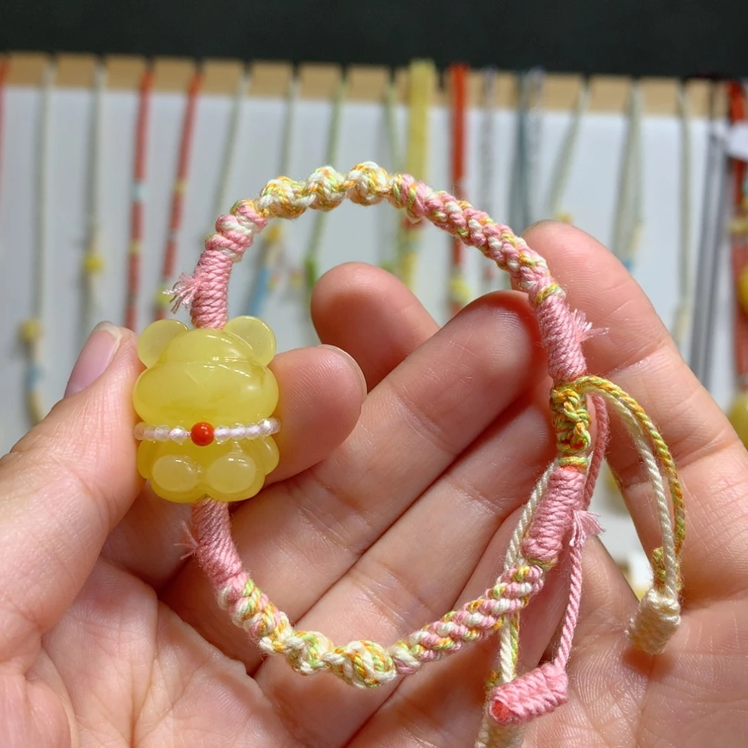 蜜蜡未镶嵌裸石小熊