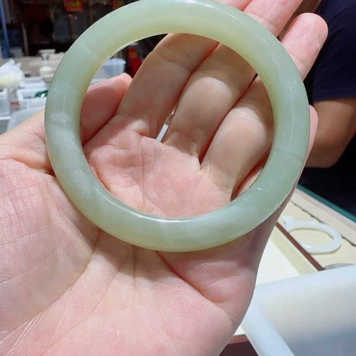 未镶嵌手镯和田玉532