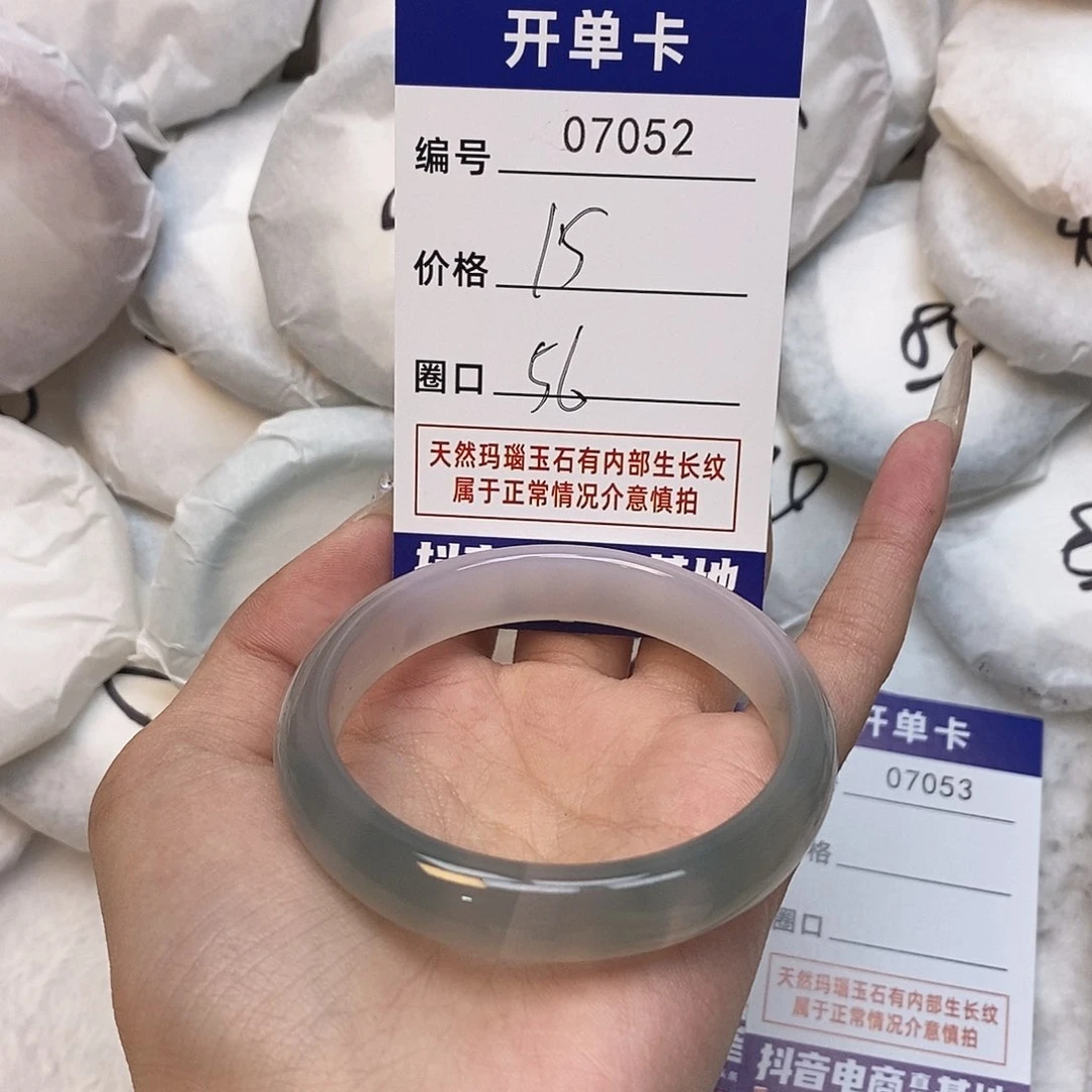 玛瑙/玉髓手镯未镶嵌52