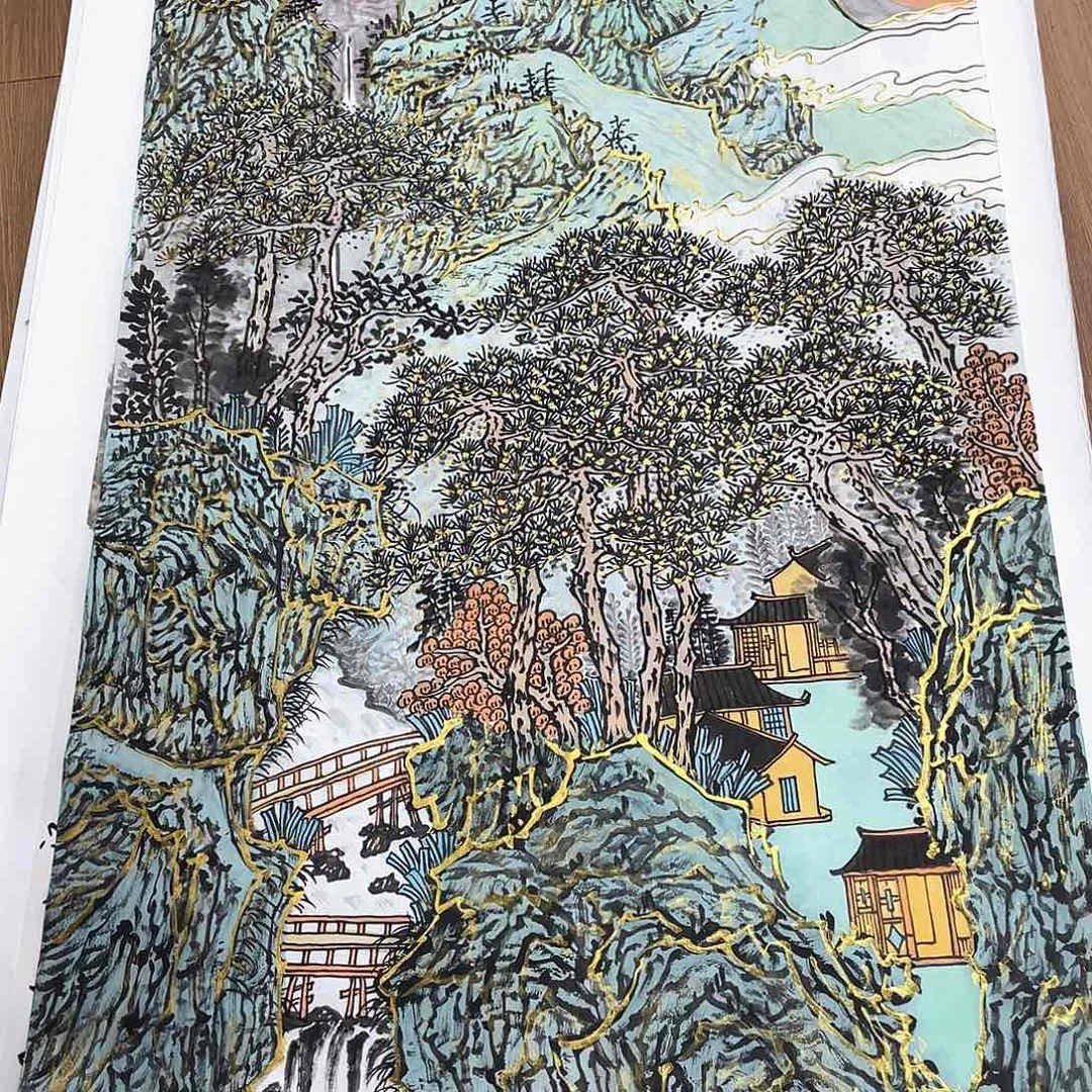 国画把头伸过来给我的手机充电