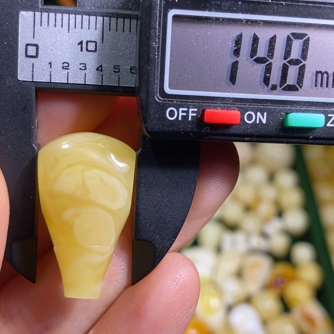 蜜蜡未镶嵌裸石配饰