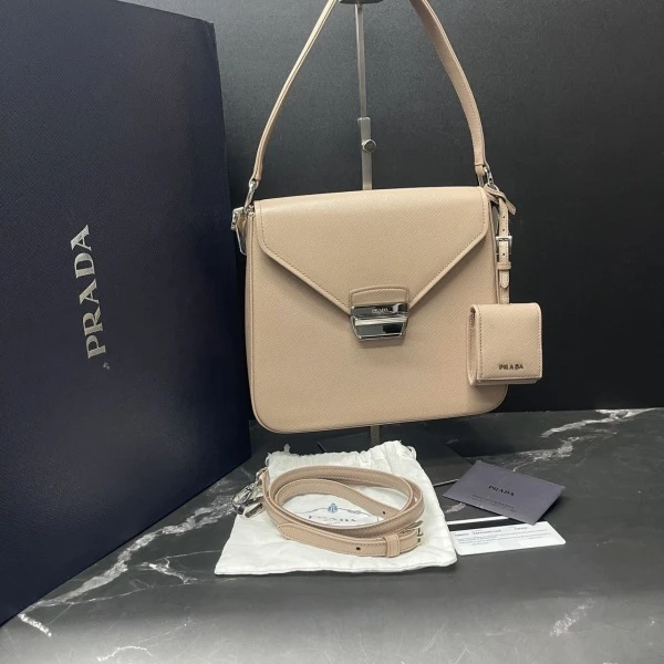 95新/普拉达/妃鱼/手提包/市场价35800/250217LT0039