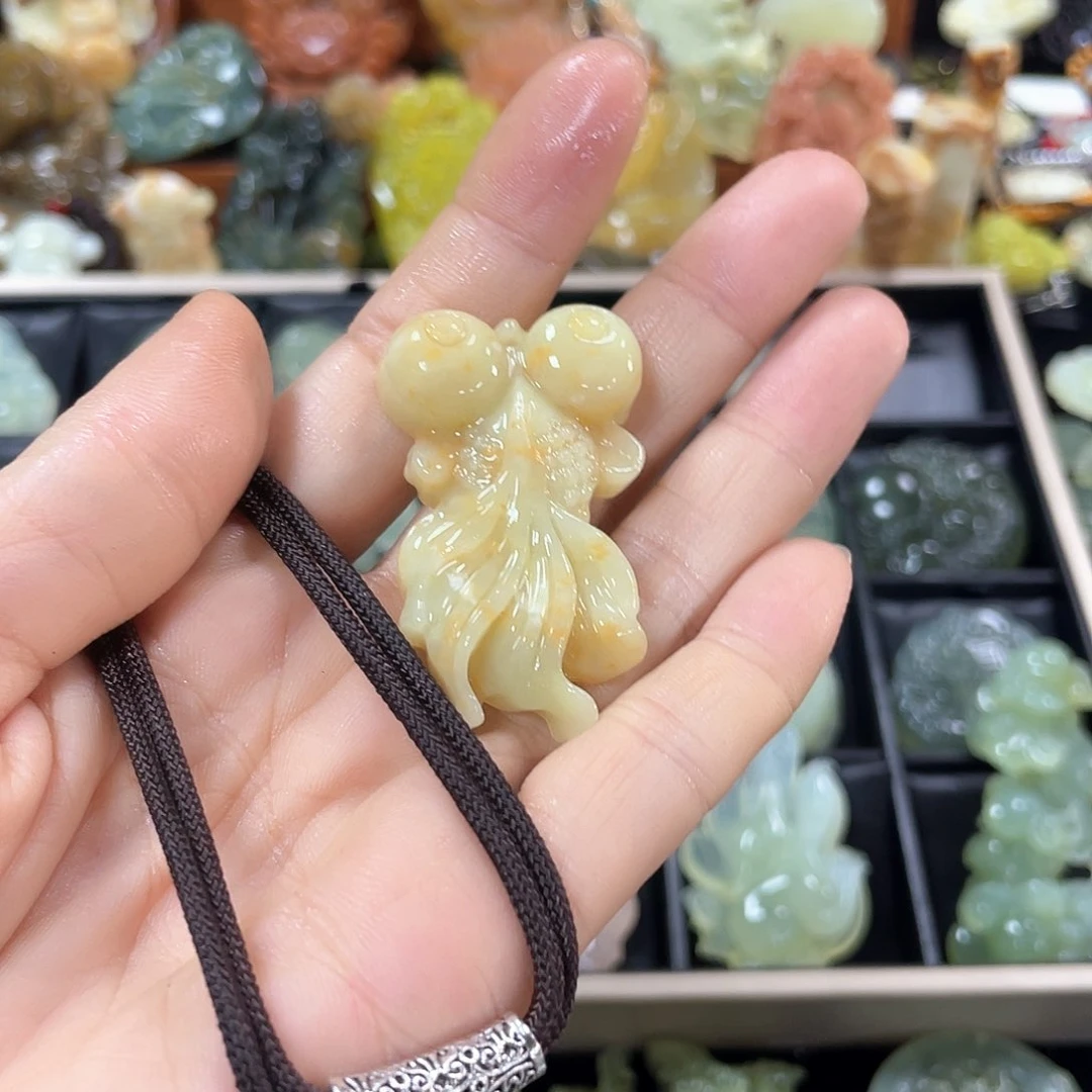 蛇纹石玉颈饰未镶嵌