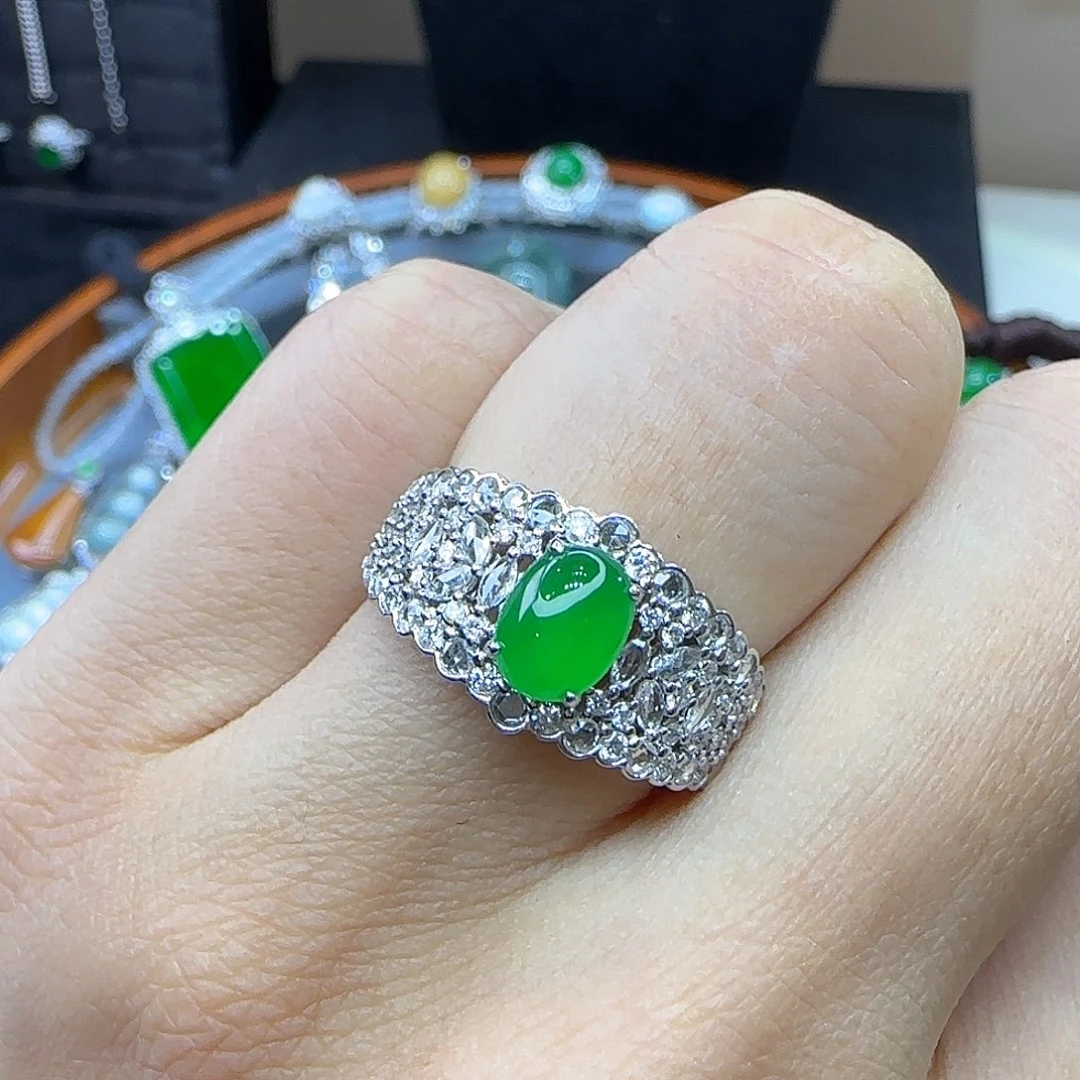 18K金镶嵌戒指翡翠天然翡翠