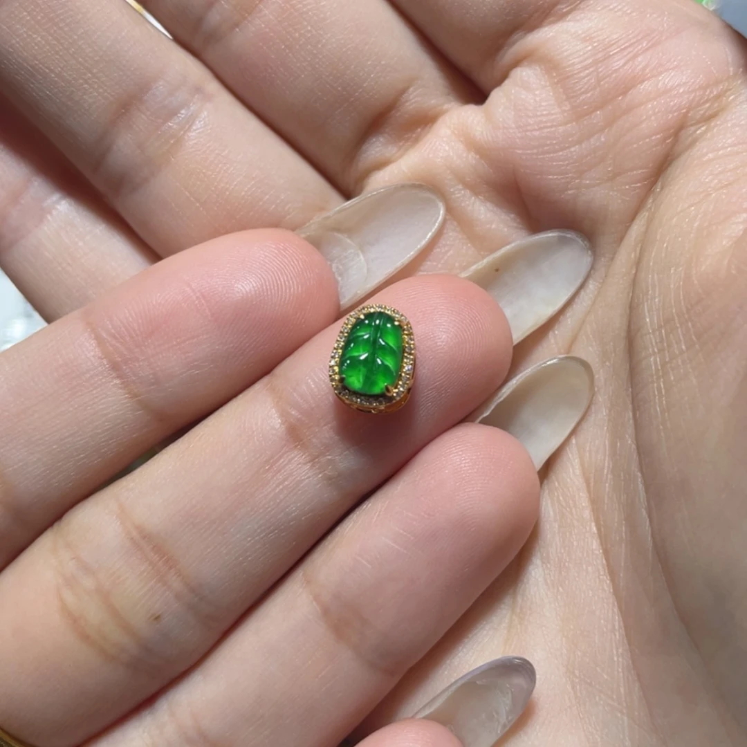 【闪购商品】颈饰18K金镶嵌翡翠