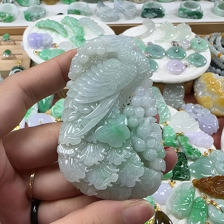 翡翠未镶嵌颈饰大凤凰