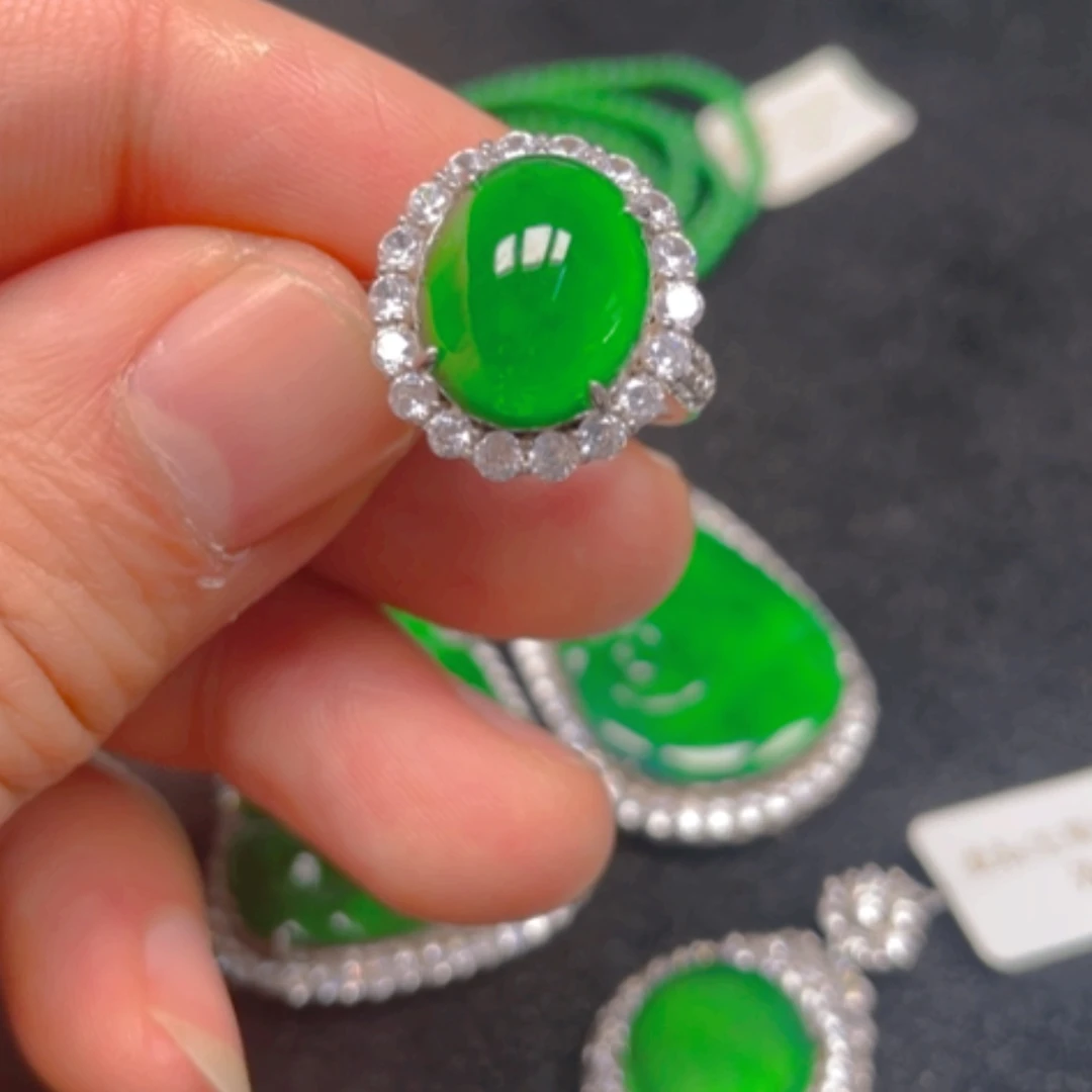 【闪购商品】颈饰银S925镶嵌翡翠吊坠