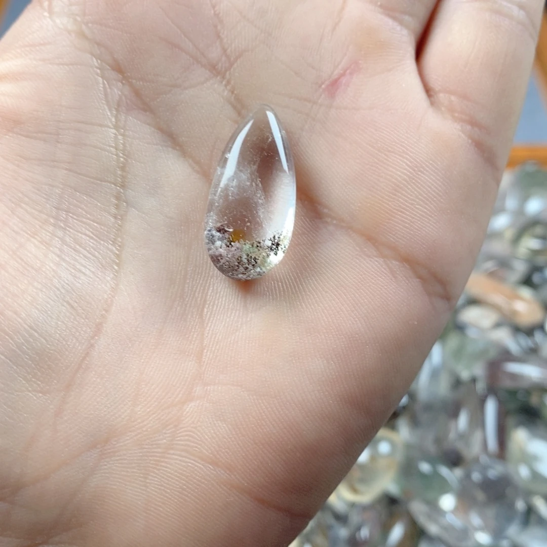 水晶未镶嵌颈饰24。
