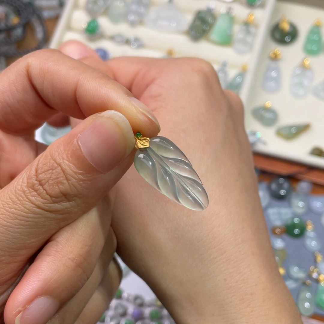 翡翠18K金镶嵌颈饰叶子29