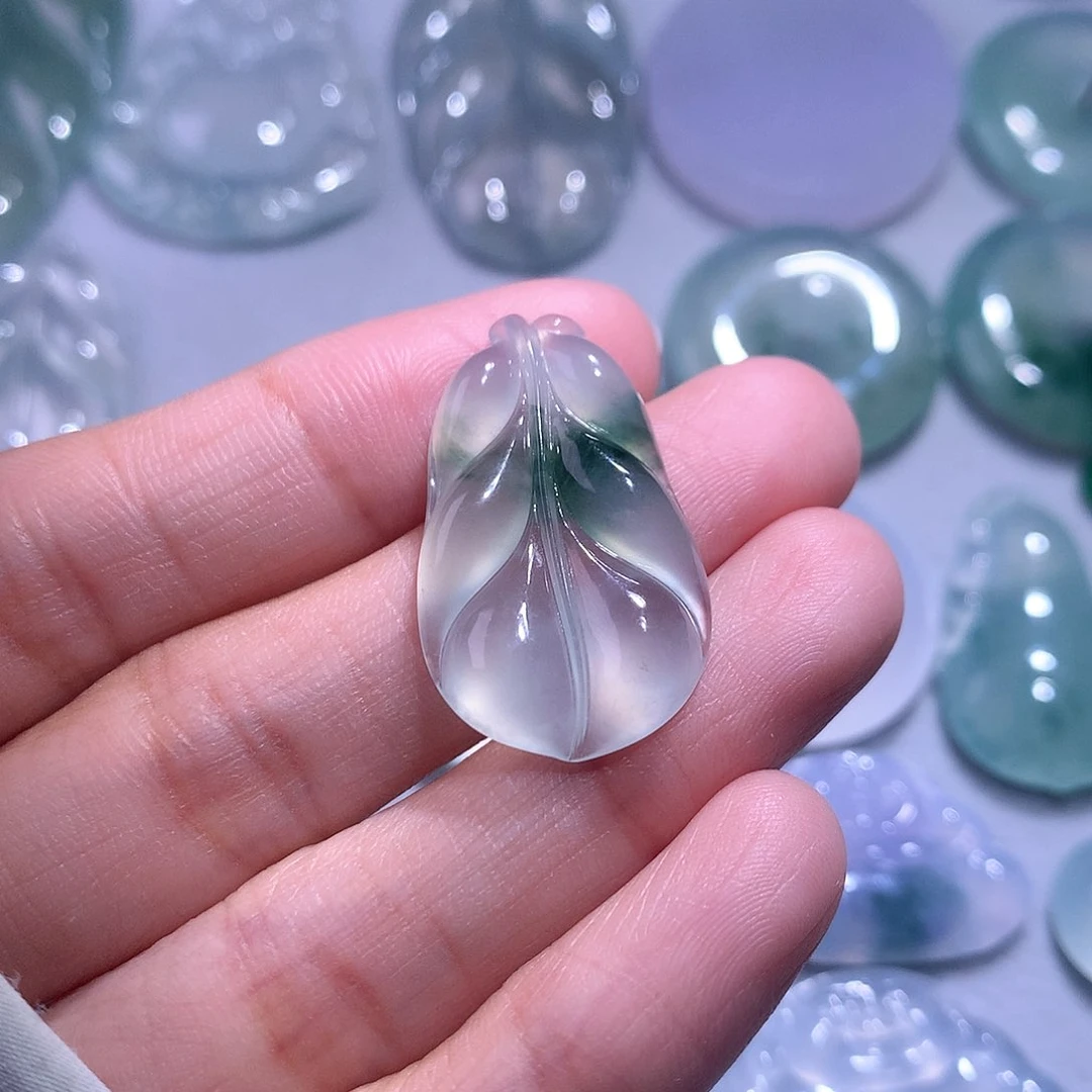 【闪购商品】翡翠颈饰未镶嵌叶子