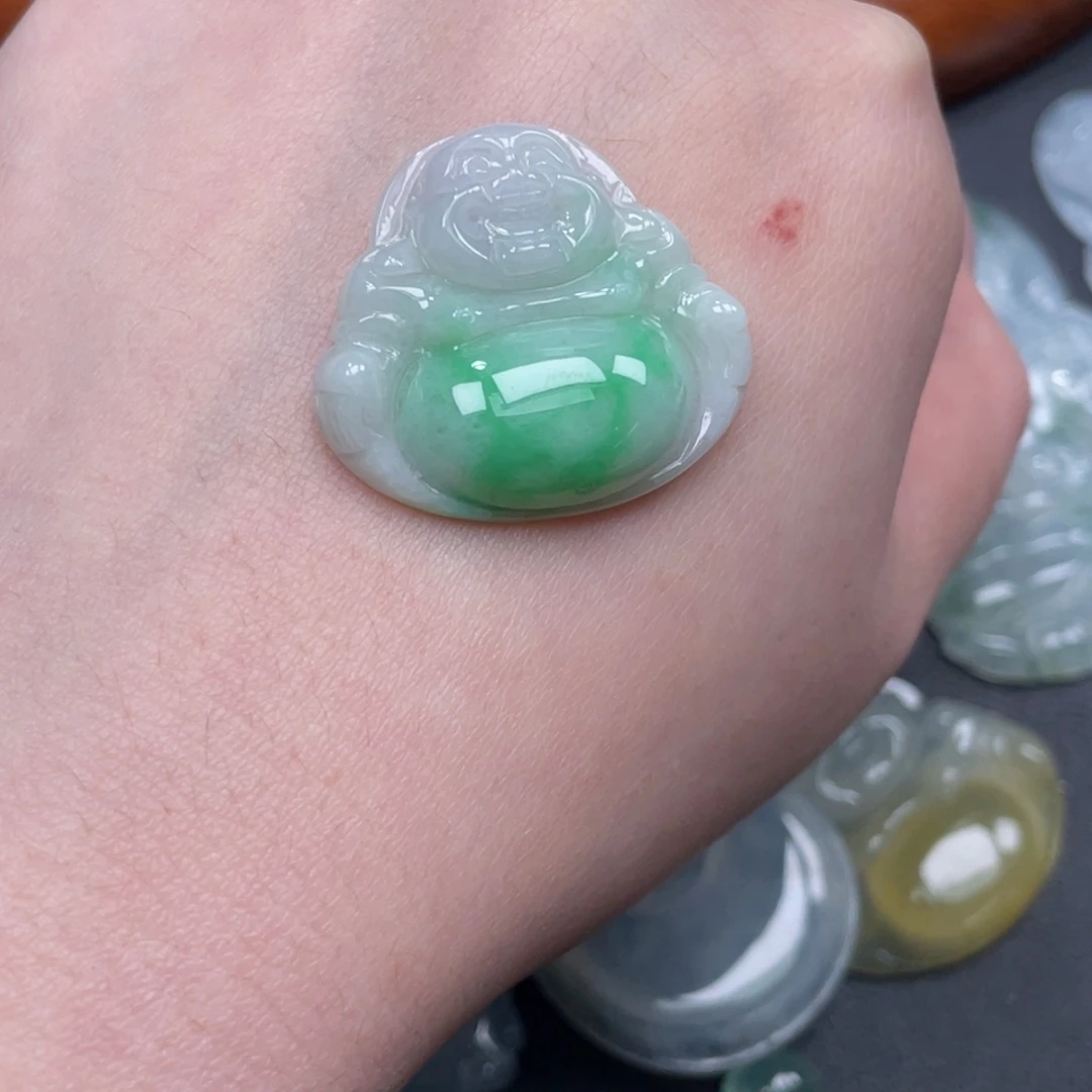 翡翠未镶嵌颈饰佛公