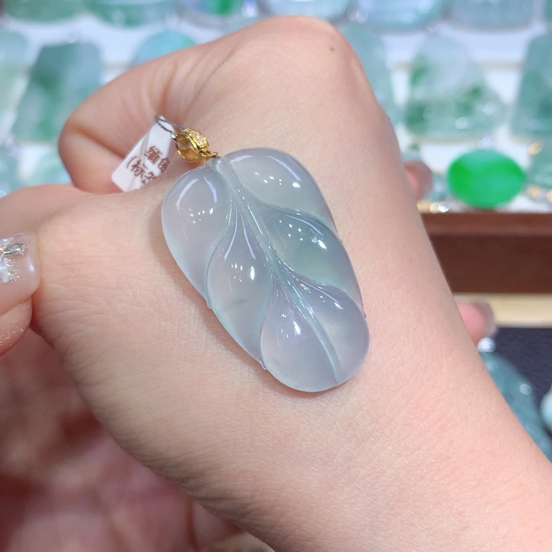 吊坠(不含链)18K金镶嵌翡翠天然缅甸A货翡翠揭阳工冰叶