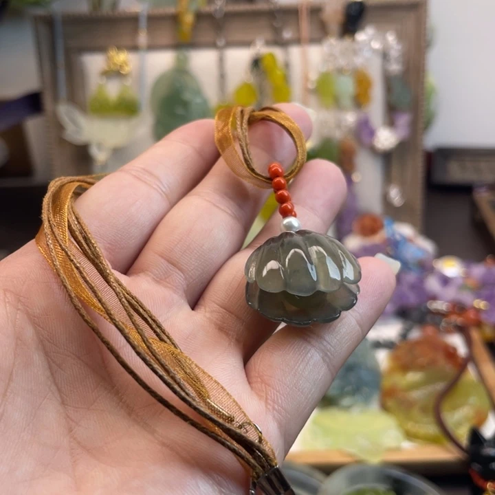 蛇纹石玉未镶嵌吊坠