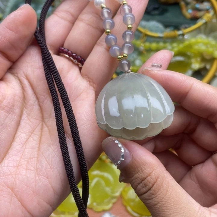 蛇纹石玉未镶嵌吊坠