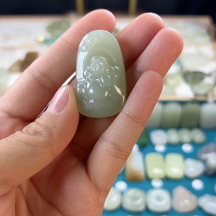 雨****和田玉未镶嵌颈饰