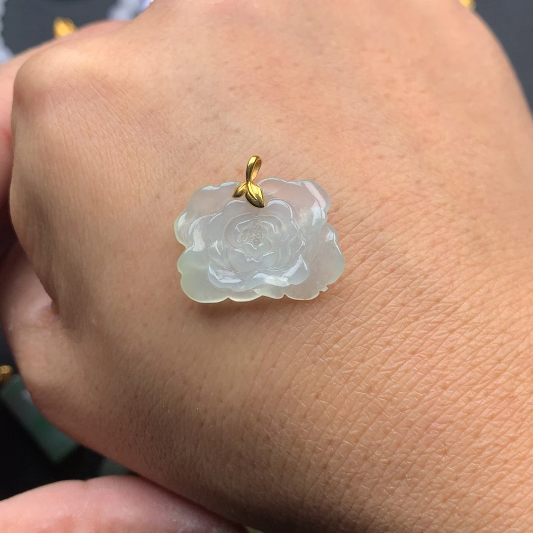 翡翠18K金镶嵌颈饰牡丹花