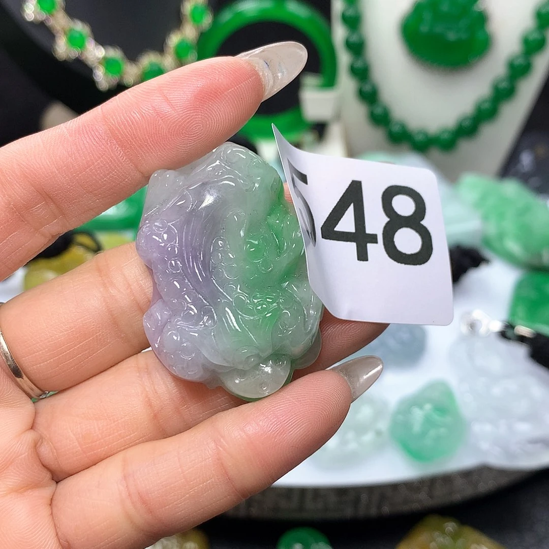 翡翠吊坠(赠链)未镶嵌