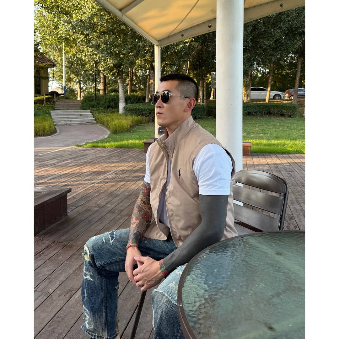 2025早秋新款时尚休闲百搭净版刺绣男士薄款马甲26005