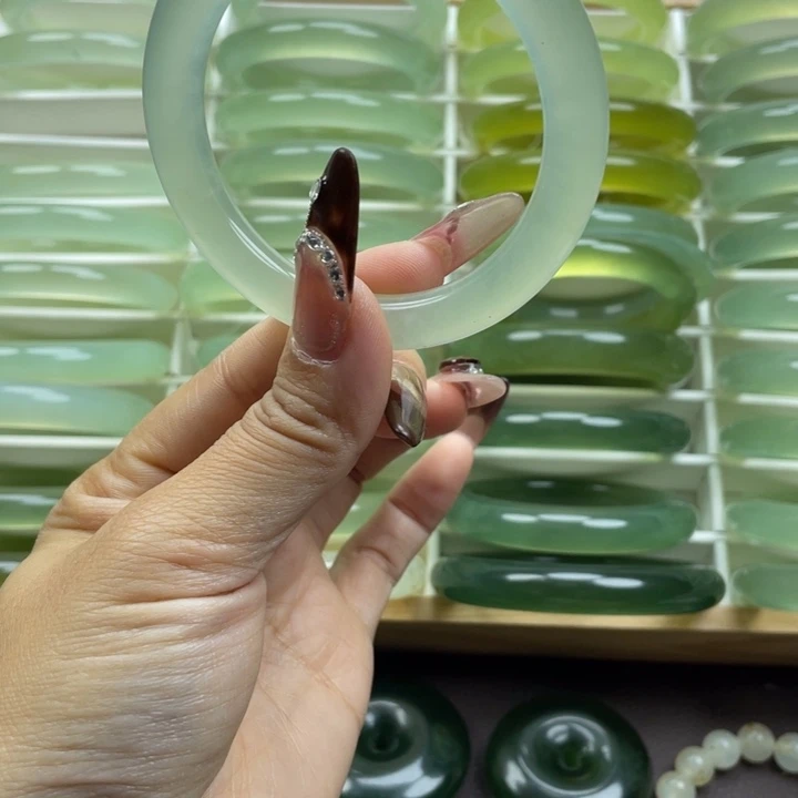 蓝***石蛇纹石玉未镶嵌手镯