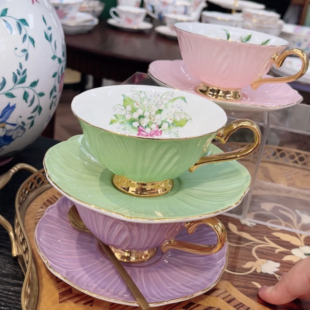 两个咖啡杯碟——————-