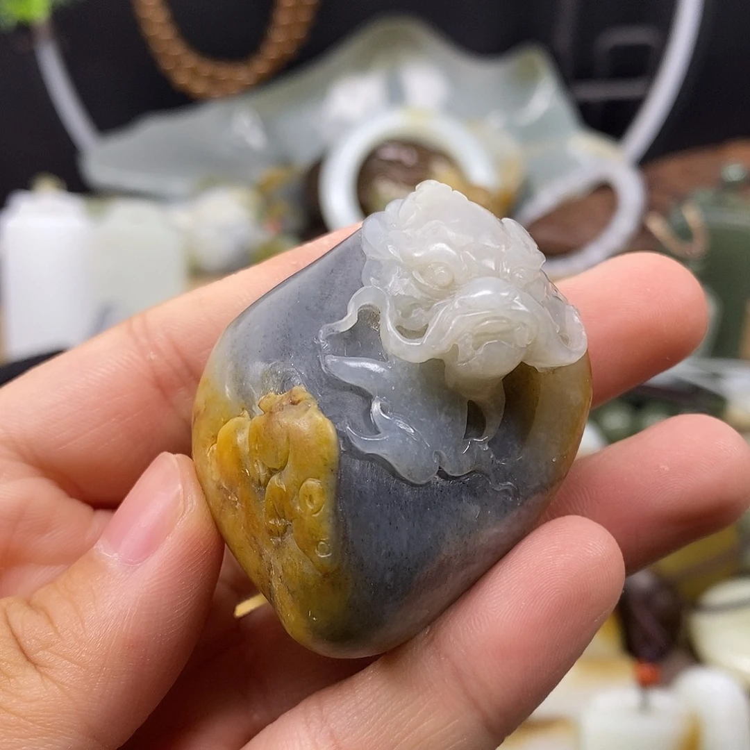 多***米和田玉未镶嵌颈饰