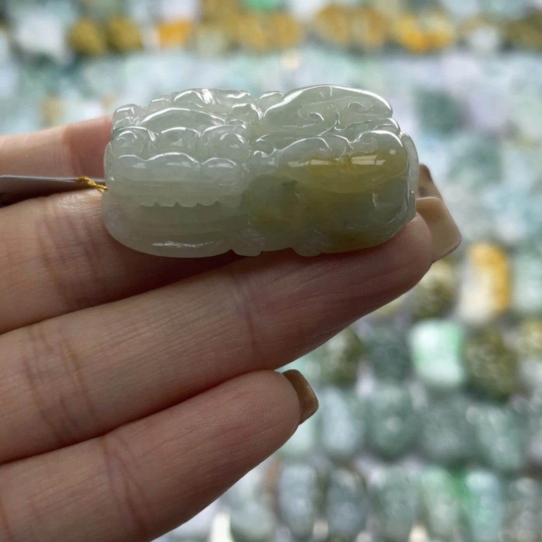 翡翠未镶嵌颈饰貔貅