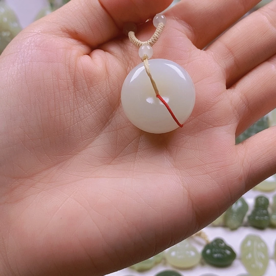 和田玉未镶嵌颈饰25福利平安扣