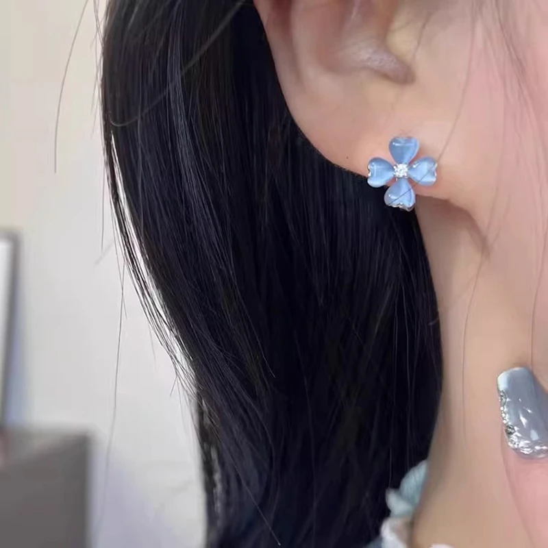 合金锆石耳饰 花朵耳环女轻奢气质简约经典耳扣高级感时尚潮耳饰