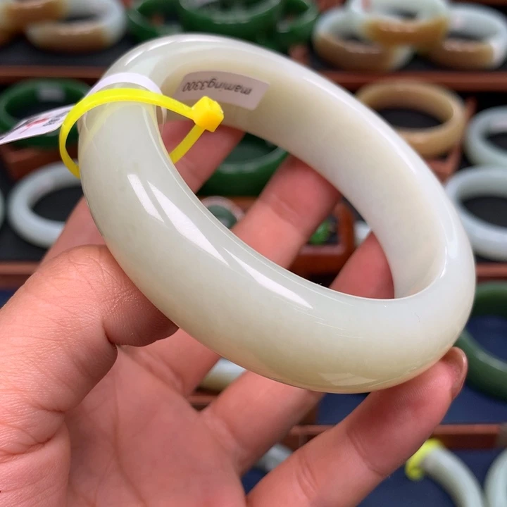 和田玉手镯未镶嵌落*