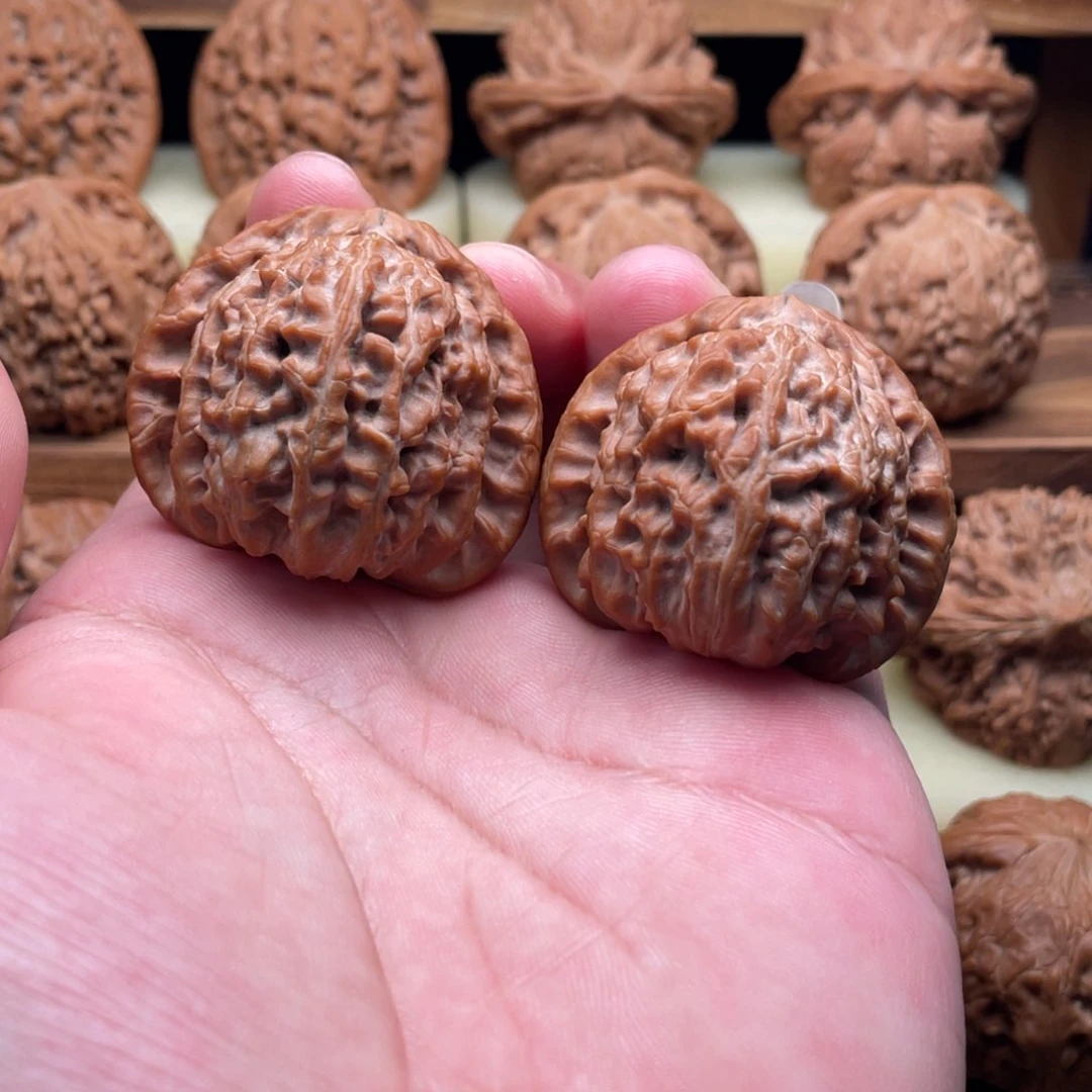 文玩核桃吊坠M****o40全品三角白