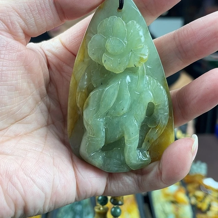 蛇纹石玉未镶嵌颈饰