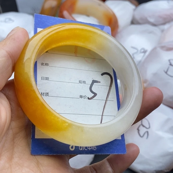 石英质玉手镯未镶嵌